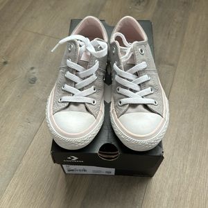 Like New size12 Converse